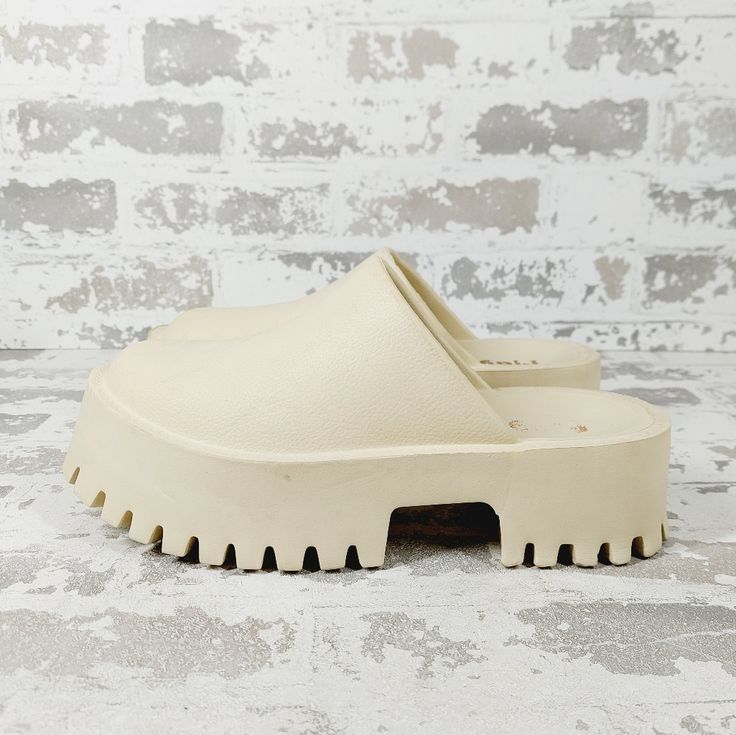 New Brand Jeffrey Campbell Color Cream Type Sandal Upper Material Synthetic Department Women Style Clog Us Shoe Size 8 Beige Closed Toe Slip-ons With Rubber Sole, Beige Platform Slip-on Slippers, Spring Platform Slippers With Rubber Sole And Round Toe, Spring Chunky Platform Slip-on Slides, Beige Slip-on Clogs With Cushioned Footbed, Chunky Platform Slip-on Slides For Spring, White Platform Slides With Round Toe, Chunky Platform Slides For Spring, White Platform Slip-on Slides