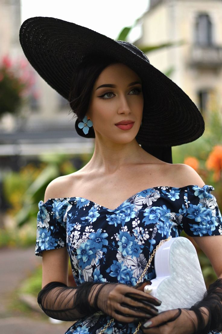 This cartwheel hat is pure classic - wide dramatic brim and shallow round crown that comfortably lies on your head will be a perfect addition both for formal occasions and as an elegant sun protection that goes perfectly with every summer dress. Made of wide 100% black straw braids and with the diameter of cca 50 cm / 20 inches, it will perfectly protect both your face and your shoulders on hot summer days. The hat comes without a bow, but every customisation is possible. All pieces are custom m Spring Evening Sun Hat With Short Brim, Evening Fedora Sun Hat For Spring, Chic Formal Panama Hat With Curved Brim, Summer Evening Fedora Hat, Chic Sun Hat For Spring Races, Chic Spring Sun Hat For Races, Spring Evening Brimmed Sun Hat, Summer Races Flat Brim Straw Hat, Summer Flat Brim Straw Hat For Races