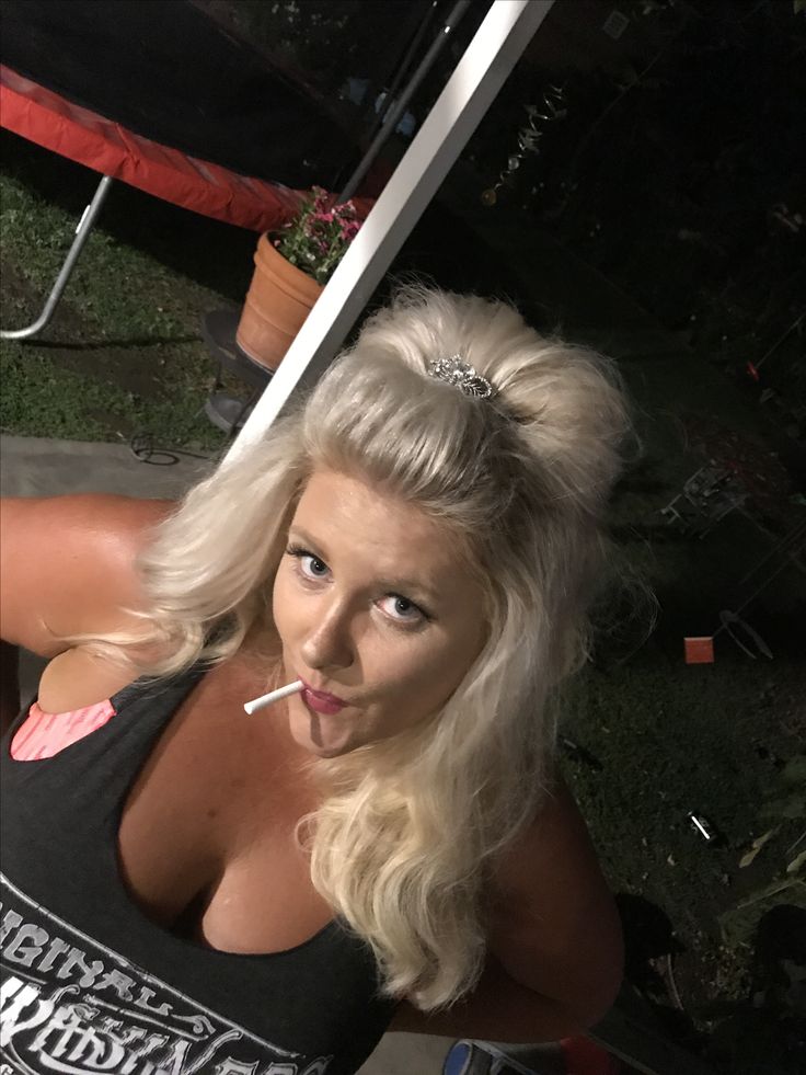 Hillbilly Hairstyles, Trailer Park Hairstyles, Trailer Trash Hairstyles, Trashy Birthday Party Ideas, White Trash Makeup Ideas, White Trash Hairstyles, White Trash Makeup, Red Neck Party Ideas Costume, Hillbilly Party Costumes