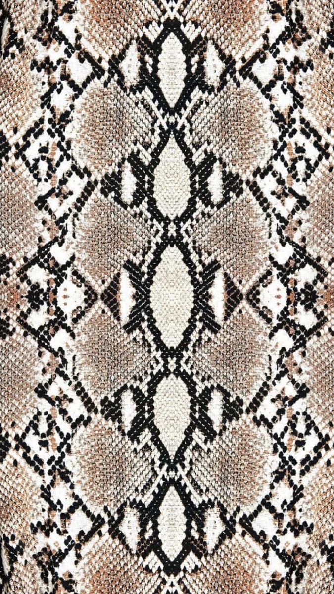 a snake skin pattern with black and white colors