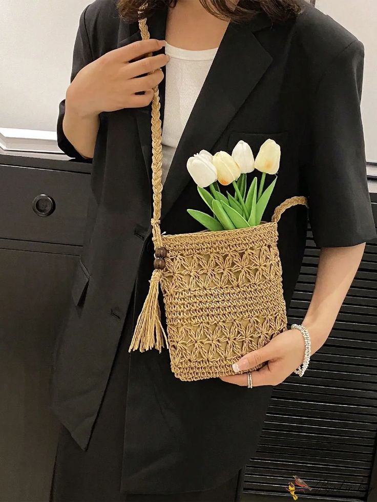 BirdinBag - Chic Vacation Mini Straw Bag with Stylish Tassel Embellishment Bag With Tassel, Word Wrap, Bag Bag, Color Khaki, Straw Bag, Boho Fashion, 20 Cm, Tassels, Embellishments