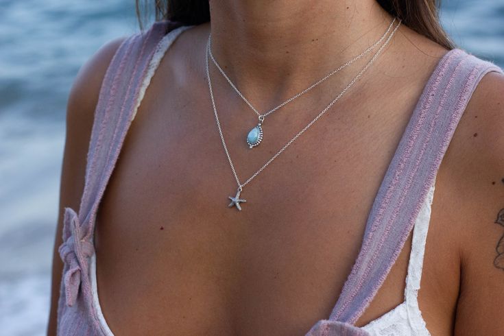 Immerse yourself in the beauty of the ocean with our enchanting Starfish Pendant! This exquisite pendant captures the essence of the sea, becoming the perfect accessory for any lover of the beach and bohemian style. Our pendant is part of our Beach Jewelry collection, designed to evoke the tranquility and beauty of the ocean. Made with high quality materials, this pendant is not only beautiful, but also durable, ideal to accompany you on all your summer adventures. This Marine Necklace is a unique piece of Ocean Jewelry, perfect for adding a touch of freshness and naturalness to any outfit. The starfish is a symbol of regeneration and guidance, making this pendant a meaningful and special amulet. Product characteristics: Material: 925 sterling silver (or other high quality material, specif Jewelry Ocean, Sea Necklace, Starfish Pendant, Ocean Jewelry, Silver Design, Summer Adventures, Pendant Design, Summer Jewelry, Beach Jewelry