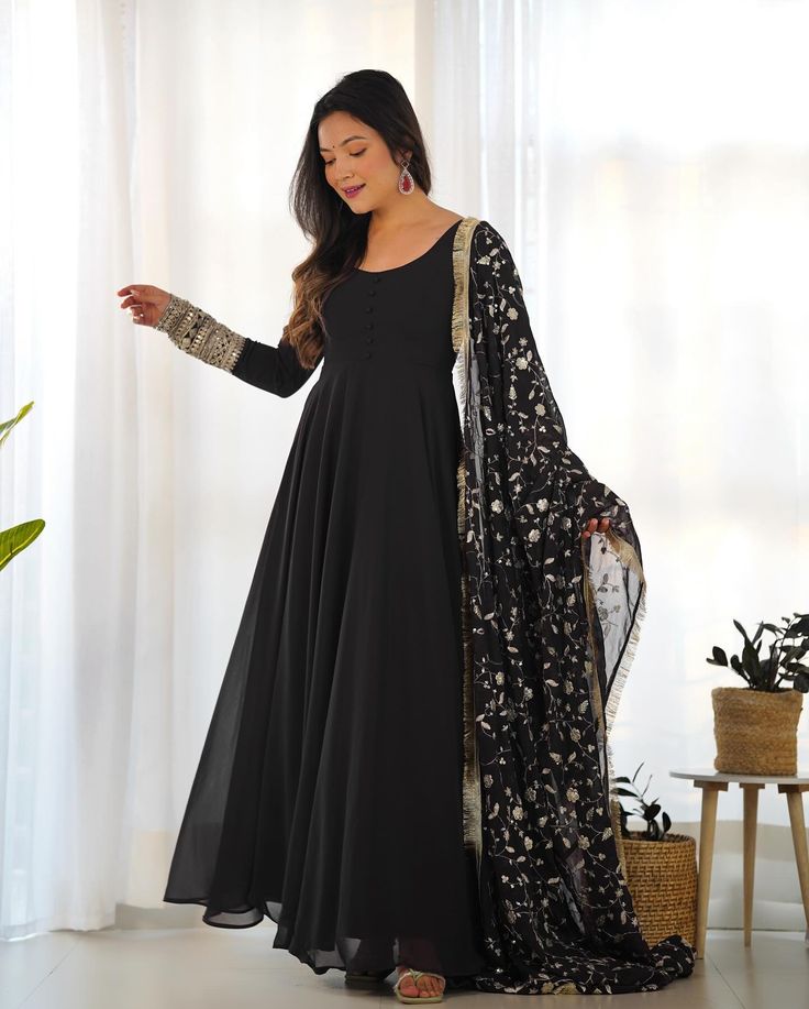 Black Anarkali Dress, Cotton Pent, Black Anarkali Suits, Suits For Women Indian, Anarkali Suits Designer, Anarkali Designs, Georgette Anarkali Suits, Black Anarkali, Georgette Anarkali