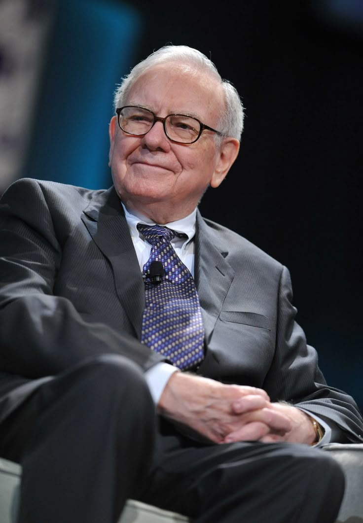 Warren Buffett Ernest Borgnine, Online Stock Trading, Play Money & Banking, The Oracle, Shadow Photos, Business Trends, Warren Buffett, Dress Appropriately, Investment Banking