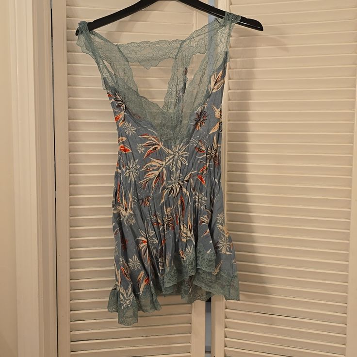 Never Worn Free People Intimate Top. Beautiful Lace Detailing. Some Of The Threads On The Interior Have A Rough Edge Look. This Is How It It Is Brand New Without Any Damage. Off Shoulder Ruffle Top, Free People Summer, Sleeveless Tunic Tops, Blogging Inspiration, Hippie Tops, Lace Tunic, Orange Shirt, Free People Intimates, Free People Denim