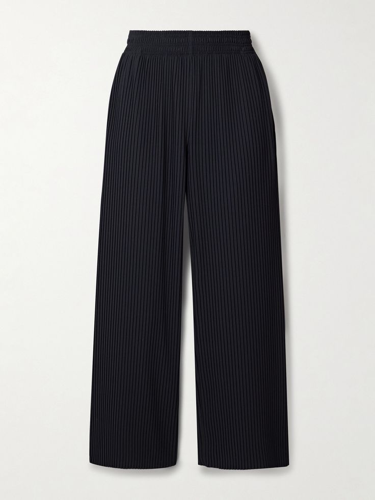 Max Mara's 'Leisure' line aims to simplify dressing through refined, effortless silhouettes like these 'Rolanda' pants. Cut from navy plissé-crepe, they have a high, elasticated waistband and wide, cropped legs. Style yours with everything from tucked-in tanks to relaxed shirting. Max Mara Shirt, Denim Flats, Flat Dress Shoes, Floral Dresses Short, Dress Flats, Sport Swimwear, Sports Skirts, Swimsuit Dress, Pantalon Large