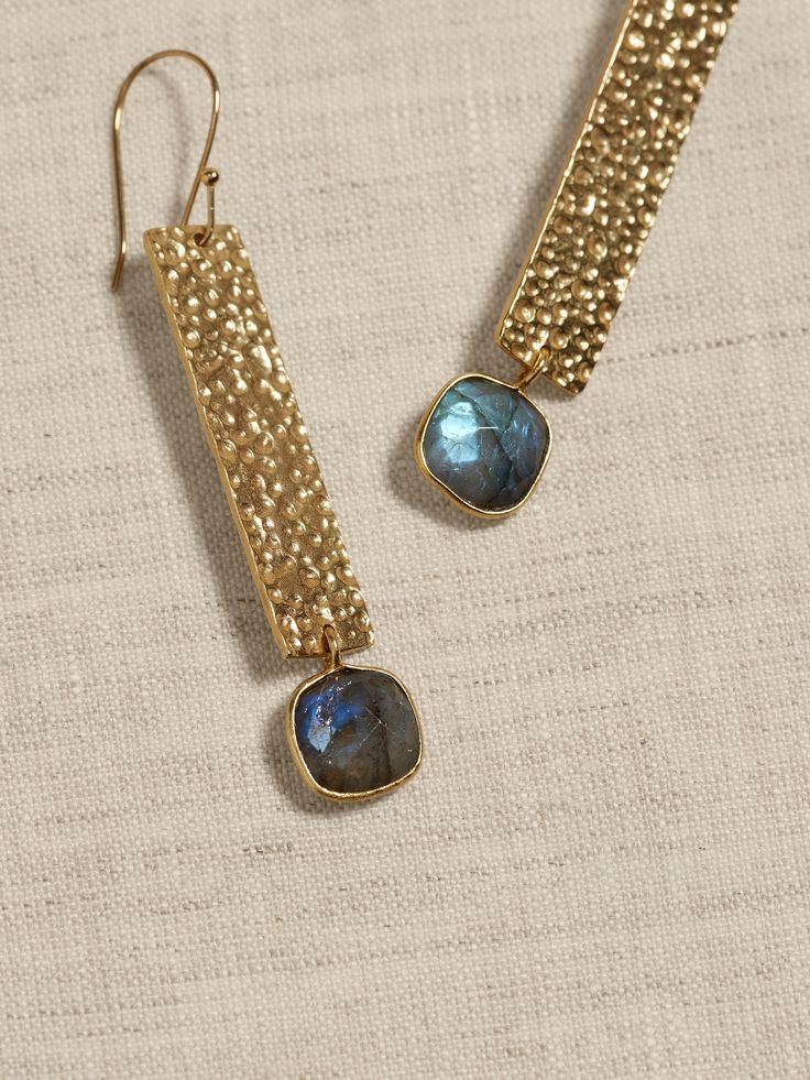 ECLECTIC STONES COLLECTION: The earth is full of fascinating treasures in the form of minerals and stones.  From quartz to pyrite, this collection favors unique jewelry settings that highlight all the best qualities of some of our favorite semi-preci Earrings Trend 2023, Bronze Gemstone Jewelry, Fine Jewelry Brass Gemstone, Bronze Gemstone Jewelry For Jewelry Making, Gold Faceted Rectangular Stone Jewelry, Gold Faceted Jewelry With Rectangular Stone, Unique Gold Labradorite Jewelry, Bronze Gemstone Brass Jewelry, Bronze Brass Jewelry With Gemstone