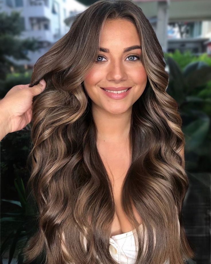 Hair Colors To Look Younger, Brunette Balayage Hair Pale Skin, Balayage For Dark Blonde Hair, Baby Lights Hair Brunette Balayage, Brunette Money Piece Balayage, Golden Blonde Balayage, Spring Hair Color Trends, Blond Balayage, Latest Hair Color