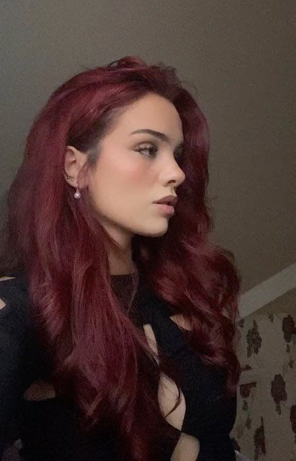 Tips Colored Hair, Cayenne Hair Color, Red Streaks Hair, Wine Hair Color Burgundy, Dark Red Hair Aesthetic, Red Hair Inspo Color, Maroon Red Hair, Dark Wine Red Hair, Hair Dye Inspo Aesthetic