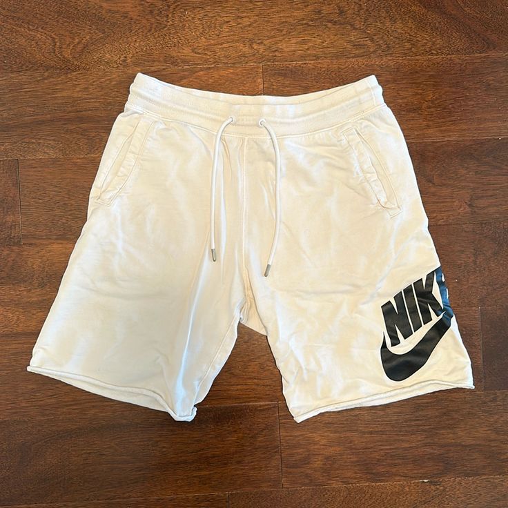 New Never Worn Nike White Colored Fleece Sweat Shorts Size Medium Casual White Shorts For Leisure, Sporty White Leisure Shorts, White Casual Activewear For Leisure, Casual White Activewear For Leisure, White Sportswear Shorts For Leisure, Casual Fleece Shorts For Loungewear, White Cotton Shorts With Letter Print, Comfortable White Activewear For Spring, Casual Short Sweatpants For Leisure