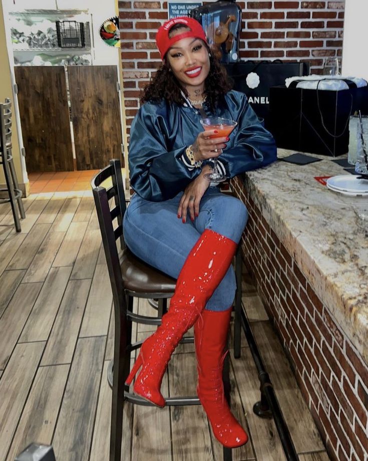 Red Boots Outfit Black Women, Hard Outfits, Fall Outfits Red, Red Boots Outfit, Rainboots Outfit, Rain Boot Outfit, Cowboy Outfit, Black Boots Outfit, Plus Size Baddie Outfits