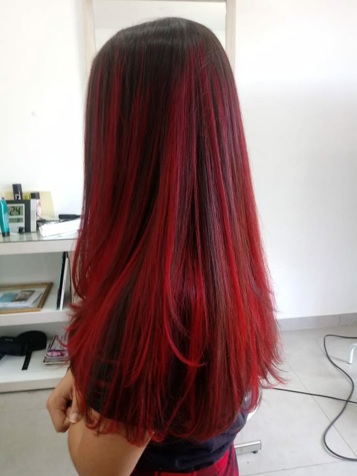 Hair Dye Tips, Hair Color Underneath, Red Hair Inspo, Hair Color Streaks, Vlasové Trendy, Dyed Hair Inspiration, Hair Streaks, Long Red Hair, Pretty Hair Color