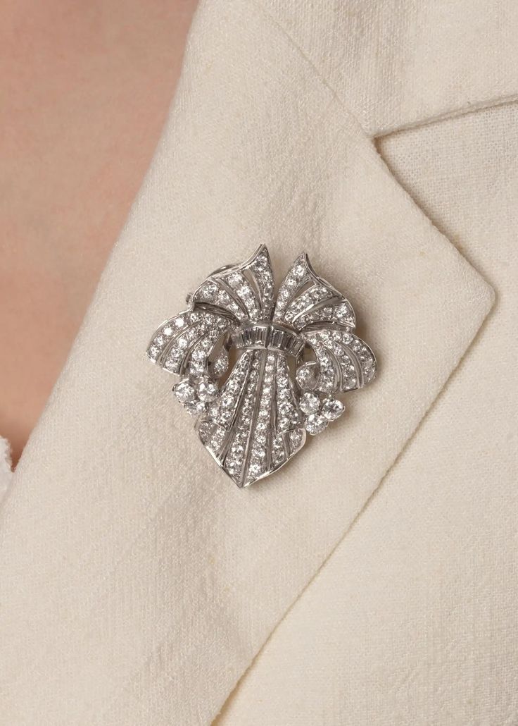 Late Deco 4.00ct Diamond Brooch, c.1940s For Sale at 1stDibs Classic Platinum Brooch With Brilliant Cut, Vintage Platinum Brooches With Diamond Accents, Classic White Gold Brooch With Brilliant Cut, Classic Diamond Brilliant Cut Brooch, Classic Platinum Brooches With Diamond Accents, Classic Diamond Brooch With Brilliant Cut, Classic Platinum Brooches, Classic Diamond Brooches With Brilliant Cut, Evening Diamond White Gold Brooches