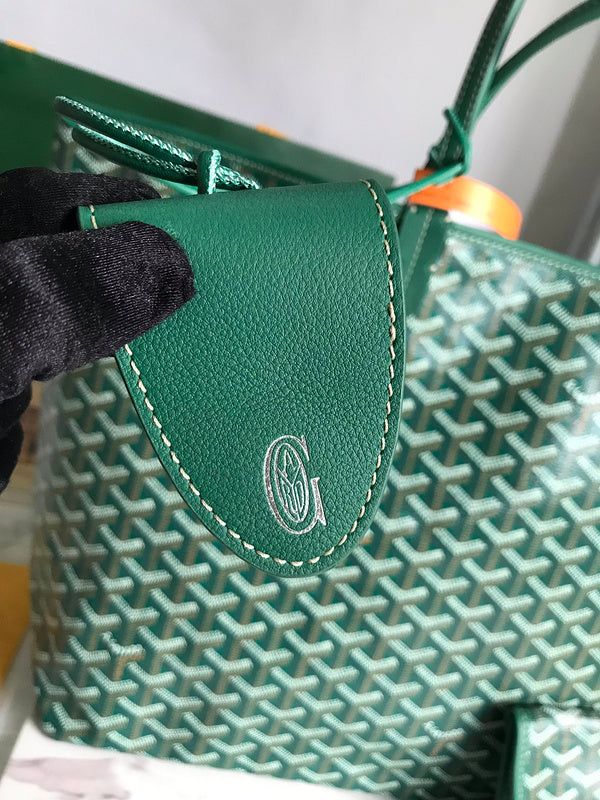 Size: Standard Size It comes with Dust box, Care manual, Tag, and Paper bag. Luxury Green Tote Bucket Bag, Luxury Green Tote Bag, Luxury Green Rectangular Bucket Bag, Designer Green Bucket Bag With Top Handle, Designer Green Bucket Bag, Luxury Green Bucket Bag For Daily Use, Designer Green Bucket Shoulder Bag, Designer Green Rectangular Bucket Bag, Clutch Bag