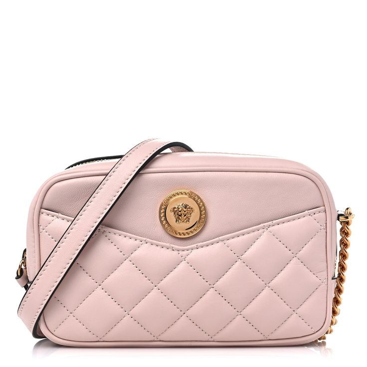 This authentic Versace Nappa Quilted Medusa Camera Bag, a perfect blend of elegance and functionality. Crafted from sumptuous quilted leather in a sleek powder blush pink hue. The highlight is the polished gold chain-link shoulder strap, adorned with a striking Medusa emblem, synonymous with Versace's opulent style.Key Features:- Material: Luxurious quilted leather.- Strap: Elegant gold chain-link shoulder strap, with a drop of 22.50 inches, ideal for versatile styling.- Design: Iconic Versace M Luxury Pink Satchel With Removable Pouch, Formal Pink Quilted Shoulder Bag, Elegant Quilted Pink Bag, Pink Quilted Evening Bag, Elegant Pink Quilted Shoulder Bag, Pink Quilted Leather Bag, Luxury Blush Bag, Luxury Blush Bags, Luxury Blush Shoulder Bag With Detachable Strap