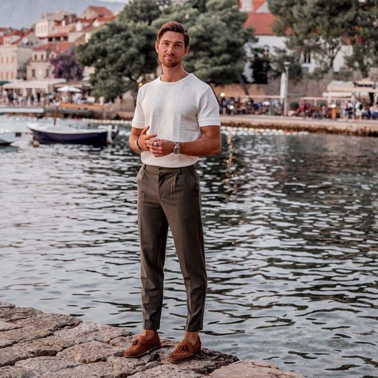 Italian Men Style, European Mens Fashion, Vacation Outfits Men, Italian Mens Fashion, Stil Masculin, European Fashion Summer, Classy Outfits Men, Mens Summer Outfits, Mens Casual Outfits Summer