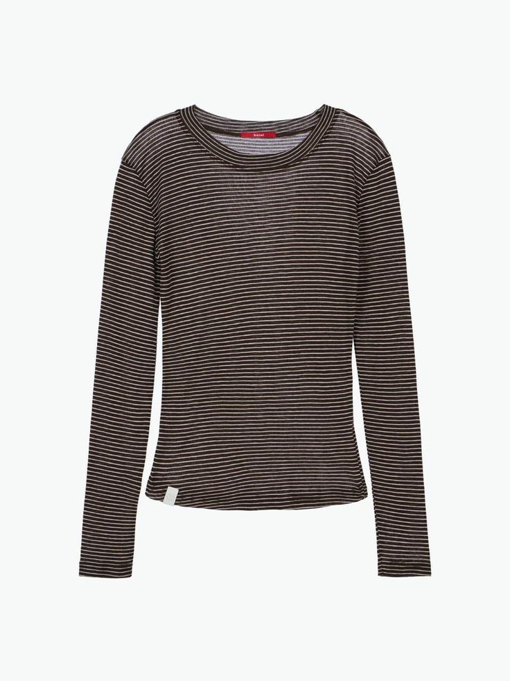 This is a modern and casual top by HAINT that is made out of high quality and sturdy fabric. With refined design detail and trendy mood, you can style it for your clean and minimal daily outfit.- High quality wool and tencle blend fabric- Long length with slim waist- Logo detail on the hem Modern Winter Tops For Layering, Modern Winter Layering Tops, Merino Wool Fine Knit Tops For Work, Winter Merino Wool Tops In Relaxed Fit, Fine Knit Merino Wool Top For Work, Winter Merino Wool Relaxed Fit Tops, Modern Tops For Winter Layering, Casual Fine Knit T-shirt For Fall, Fine Knit Casual T-shirt For Fall