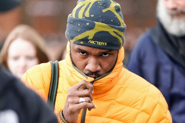 Frank Ocean’s Famed Arc’teryx Beanie Has Evolved https://www.highsnobiety.com/p/arcteryx-grotto-toque-beanie/ #fashion #beauty Orange Puffer Jacket, Tech Clothing, Beanie Outfit, Mens Beanie, Mens Fashion Streetwear, Frank Ocean, Beanie Hat, Puffer Jacket, Cortes De Cabello Corto