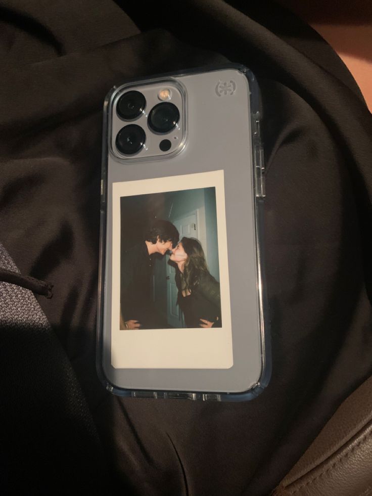 a cell phone case with an image of two people kissing on the back of it