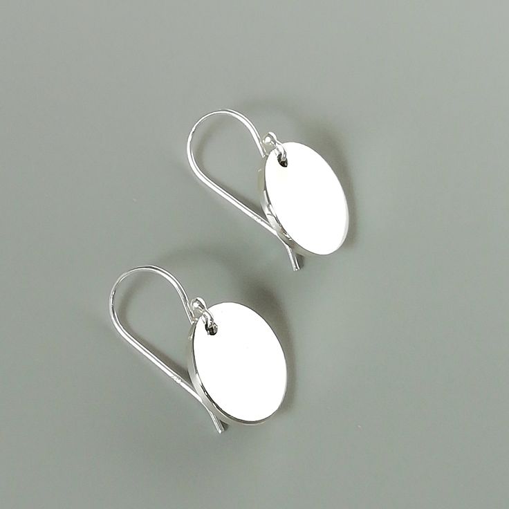 A PAIR of sterling silver flat round disc danglers. These earrings are made of 925 hypoallergenic sterling silver. Size: 14 mm Drop length: 20 mm Weight: 5 gm All my pieces are sent in a gift box. I can include a personal message from you if needed. You are welcome to contact me at... bhavnakwintra1956@gmail.com More hoops: https://www.etsy.com/your/shops/TheSilverGame/tools/listings/section:26305414 More earrings: https://www.etsy.com/your/shops/TheSilverGame/tools/listings/section:26308789 Ear Minimalist White Gold Round Earrings, Modern Silver Round Disc Earrings, Modern Sterling Silver Round Disc Earrings, Hypoallergenic Sterling Silver Round Disc Earrings, Minimalist Sterling Silver Round Disc Jewelry, Minimalist Nickel-free White Gold Earrings, Minimalist Sterling Silver Disc Jewelry, Minimalist White Gold Circle Earrings, Simple Sterling Silver Earrings As Gift