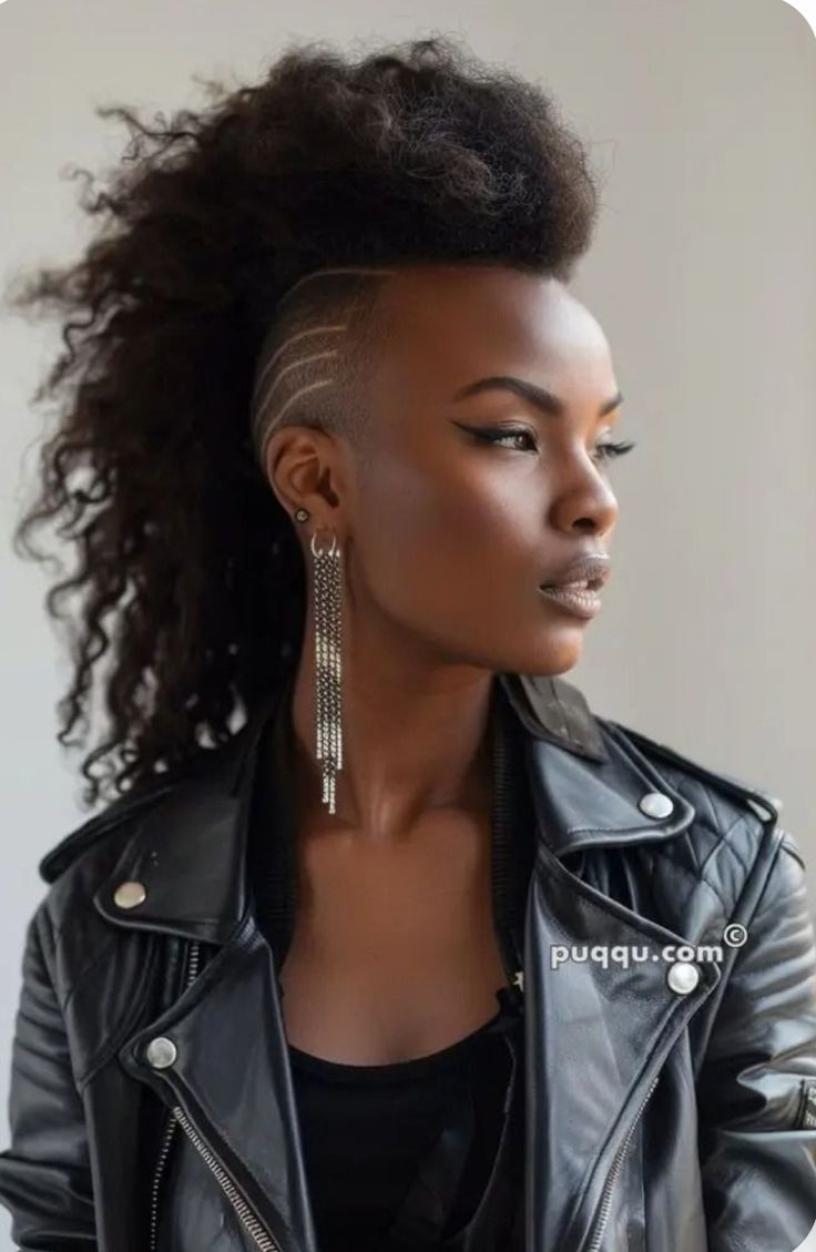 Box Braids Undercut, Box Braids With Undercut, Mohawk Haircut For Women, Braids With Undercut, Braids Undercut, Girl Mohawk, Cyberpunk Hair, Natural Hair Mohawk, Mohawk Haircut