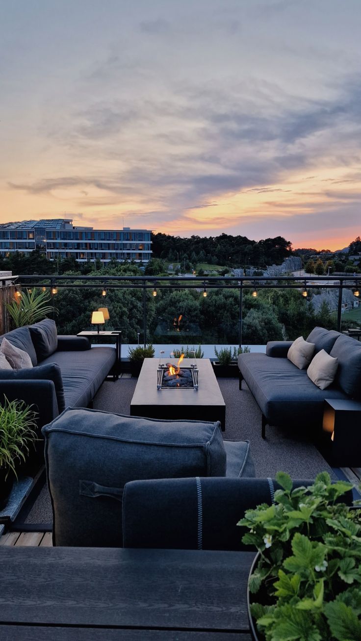 #rooftop #apartment #rooftopgarden #penthouseapaetment #rooftopideas Rooftop Interior Design, Nyc Penthouse Terrace, Best Terrace Design, Penthouse Terrace Ideas India, Home Rooftop Ideas, Rooftop Terrace Design Roof Deck, Roof Top Design Ideas, Penthouse Garden Rooftop Terrace, Rooftop Terrace Decor