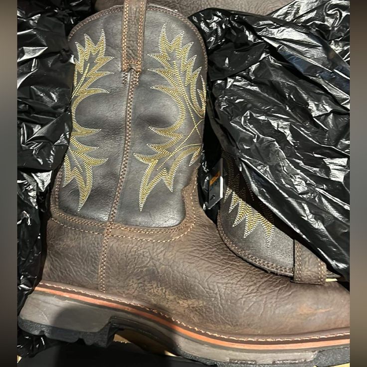 Brand New Still In The Box! Ariat Boots, Ariat Shoes, The Box, Men's Fashion, Shoe Boots, Men's Shoes, Cowboy, Size 10, Man Shop