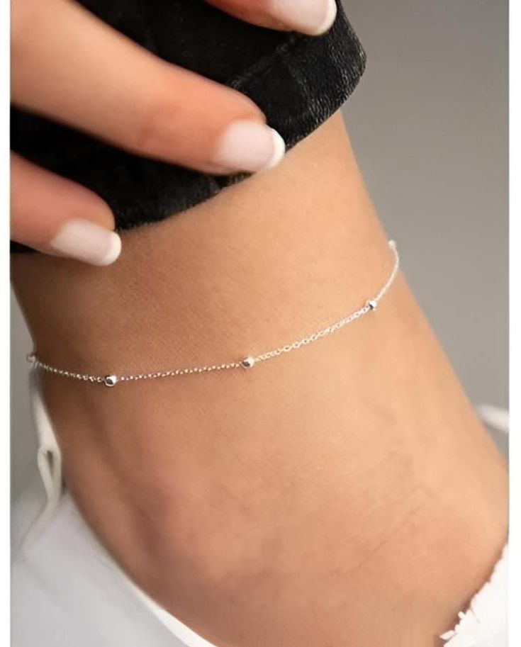 925 sterling silver Weight : 2.5 g Figure Width: 1.50 cm Figure Height: 2.50 cm Length: 21 Centimeters 925 Sterling Silver Anklet Bracelet, decorated with silver beads. This anklet is a Best Seller for the summer, it is ideal to wear a fresh and youthful look. Excellent quality, since it is entirely made of 925 Sterling Silver. Delicate Silver Jewelry For Summer, Delicate Silver Summer Jewelry, Silver Minimalist Anklets For Gift, Elegant Sterling Silver Bracelets For Summer, Delicate Adjustable Silver Anklets, Elegant Sterling Silver Anklets For Summer, Silver Dainty Anklets For Wedding, Dainty Sterling Silver Jewelry With Tiny Beads, Dainty Sterling Silver Anklets For Summer