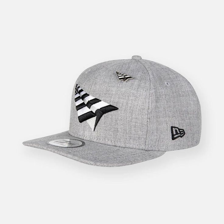 Style No. 101064 Color: Grey The Paper Planes Grey Boy Crown Old School Snapback Hat showcases a bold black-and-white plane logo embroidery and pin atop a Heather Grey canvas. This New Era classic has a structured crown, flat brim, and adjustable plastic snapback strap. Paper Planes Grey Boy Crown Old School Snapback Hat. Casual Flat Brim Hat With Logo Print, Classic Hats With Logo Print For Streetwear, Classic Logo Print Hat For Streetwear, Casual Flat Bill Hat With Logo, Classic Flat Bill Hat With Logo Patch, Adjustable Flat Brim Hat With Logo Print, Streetwear Logo Visor Hats, Urban Style Cap With Logo Patch, Streetwear Visor Hats With Logo