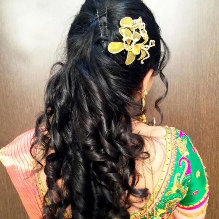 All Decked Up For Diwali? Here’s How Your Hair Should Look Like Diwali Hairstyles, Do Hairstyles, Anti Frizz Spray, Easy To Do Hairstyles, Hairstyles List, Bright Outfit, Side Swept Hairstyles, Hair To One Side, Luscious Hair