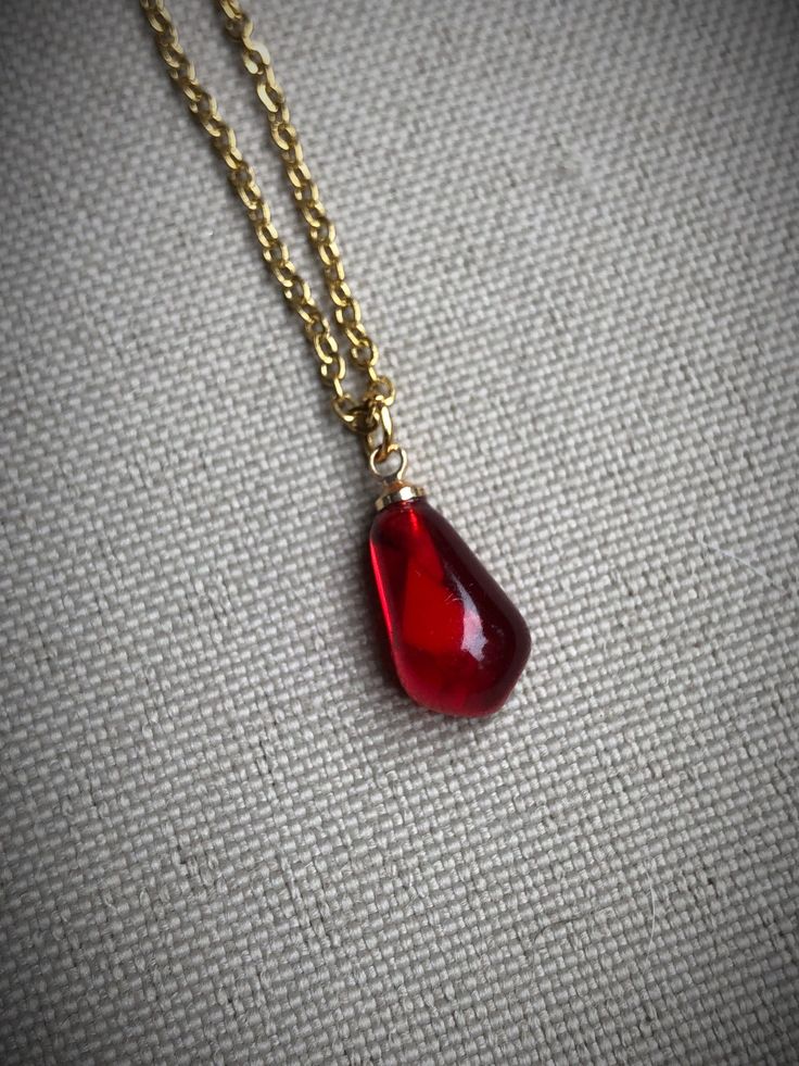 These tiny resin pomegranate seed charms are on a dainty 14k Gold plated hypoallergenic stainless steel cable chain. ❤️ Aside from being one of the most nutritionally and antioxidant packed foods on the planet, pomegranates are highly symbolic, representing fertility, fruitfulness, and prosperity. Teardrop Cable Chain Jewelry Gift, Teardrop Cable Chain Jewelry As A Gift, Resin Pomegranate, Pomegranate Necklace, Pomegranate Jewelry, Seed Necklace, Paper Rings, Schmuck Gold, Fruit Jewelry