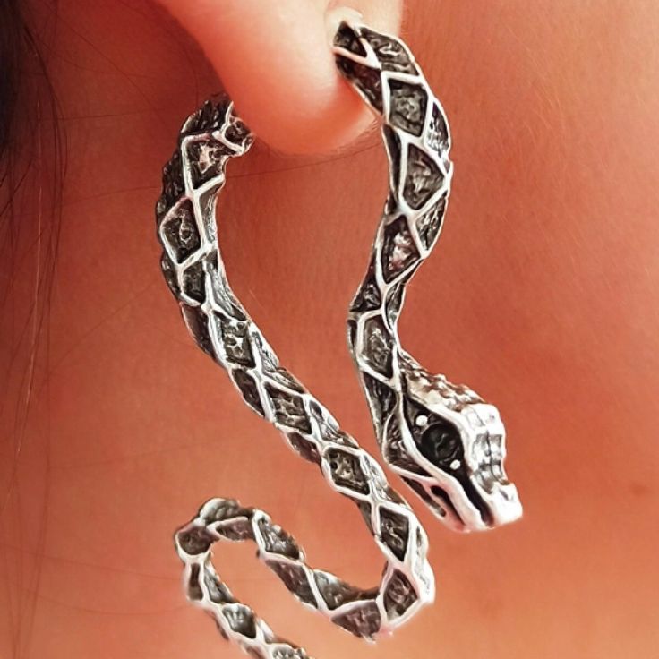 Introducing our Snake Huggie Earrings! Elevate your style with these sleek Snake Stud Earrings. Perfect for adding a touch of mystique to any outfit. Get your Snake Earrings Studs today!• Material: High-Quality Solid 925 Sterling Silver• Finish: Sterling Silver Rose Gold or Gold• A special piece you'll treasure• High-quality materials and attention to detail• Our jewelry is designed With 🖤️ In NY Snake Jewellery, Silver Snake Ring, Earrings Snake, Fingerprint Necklace, Snake Ring Silver, Snake Jewelry, Snake Earrings, Animal Earrings, Snake Ring