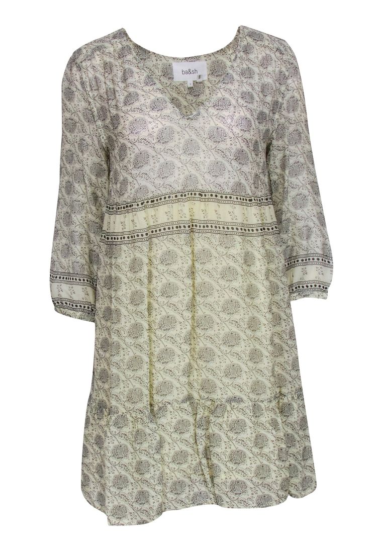 Look oh so dreamy for your sun-soaked vacay in this sultry Ba&sh tunic dress! Featuring a fun ivory and black paisley print, this bohemian dress is just begging to be taken on an adventure! Slip on your wedges and make a stylish summer escape! Size S Shell 100% Viscose Lining 100% Viscose Pullover Long sleeves V-neckline Bust 40" Waist 48" Shoulder to hem 33.5" Sleeve length 20" Flowy Printed Boho Tunic Dress, Spring Paisley Print Boho V-neck Dress, Spring V-neck Boho Dress With Paisley Print, Bohemian Paisley Print Daywear Dresses, Cream Boho Print Beach Dress, Boho Print Loose Fit Viscose Dress, Flowy Boho Print Viscose Dress, Summer V-neck Mini Dress With Paisley Print, Chic Paisley Print Patterned Dress