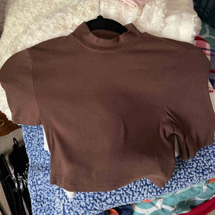 -Brown Shein Tee Shirt -Cropped -Turtleneck -Great For Layering -Never Worn !! -Size Xs Cropped Tee Shirt, Shein Tops, Crop Tee, Turtle Neck, Tee Shirts, Crop Tops, Womens Tops, Women Shopping, Color