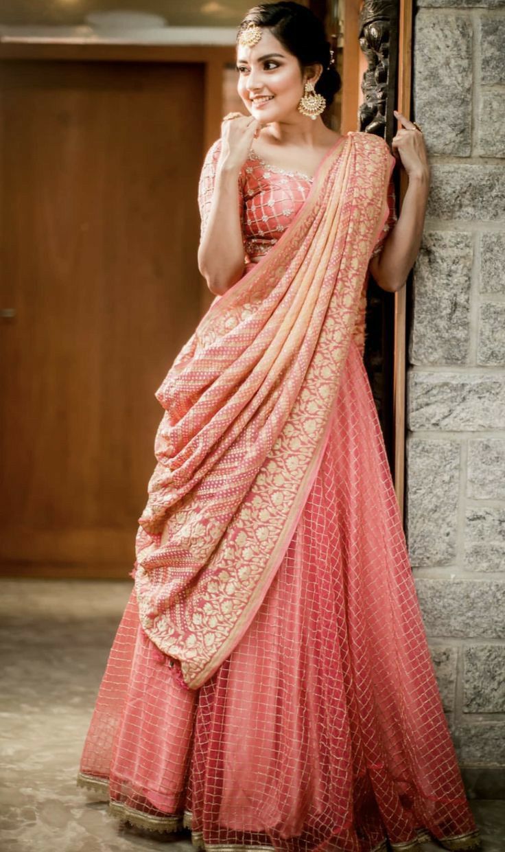 Langa Voni Draping Styles, Silk Dupatta Draping Styles On Lehnga, Trendy Half Saree Designs, Dhavani Half Saree Color Combos, Half Saree Draping, Dupatta Draping Styles Lehenga Choli, Latest Half Saree Designs, Pattu Half Saree Designs, Half Saree Blouse Designs