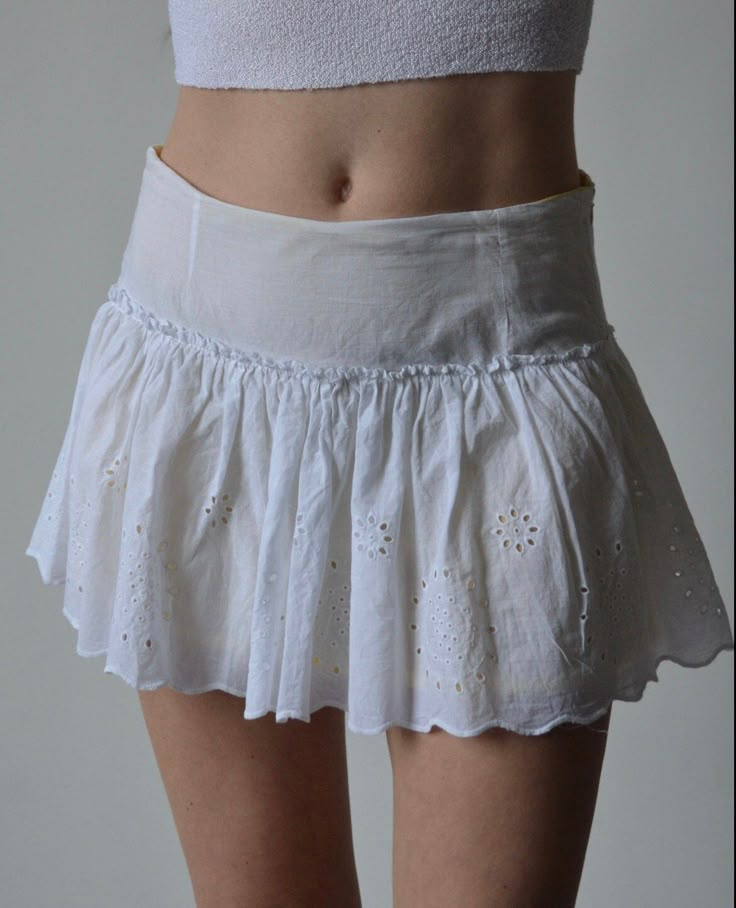 Size M White eyelet ruffled mini skirt with a yellow liner. Side zip closure. Composition: 100% cotton Liner measurements: Waist: 16.5" Hips: 21.5" Length: 13" Eyelet overlay: Waist: 16.5" Hips: 26" Length: 14" White Eyelet Skirt Outfit, Eyelet Skirt Outfit, White Eyelet Skirt, Ruffled Mini Skirt, Eyelet Skirt, Clothes Pictures, Ropa Diy, Mood Board Fashion, White Eyelet