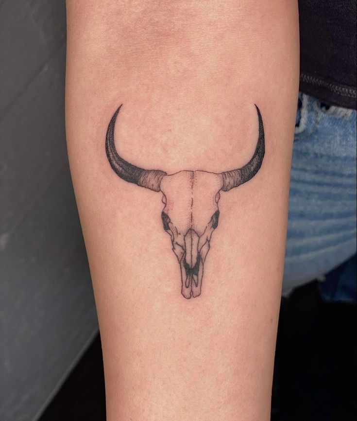 a bull skull tattoo on the right thigh