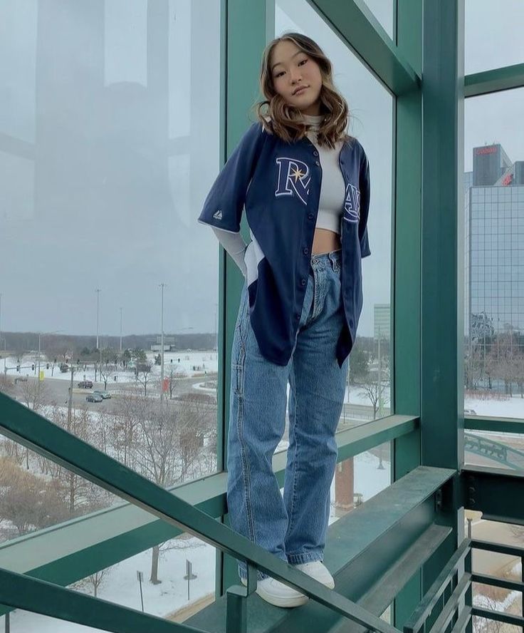 Baseball Jersey Outfit Aesthetic, Hiphop Outfits Women, Oversized Baseball Jersey Outfit Women, How To Style A Baseball Jersey, Baseball Outfit Aesthetic, Baseball Outfit Women, Baseball Style Outfits, Hiphop Style Outfits, Baseball Tee Outfits