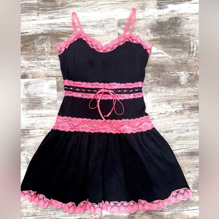 Betsey Johnson Vintage Black Dress With Pink Lace Accents. 100% Cotton With Lace Adjustable Straps. Woman’s Size Petite. Please Note, This Is A Vintage Piece From The Early 2000s!! It Is Super Sexy And Cute!! Pink Coquette Dress For Night Out, Coquette Pink Dress For Night Out, 2000s Dresses, Early 2000s Dresses, Pink Lace Dress, Vintage Black Dress, Lace Pink Dress, Betsey Johnson Dresses, 2000s Fashion Outfits