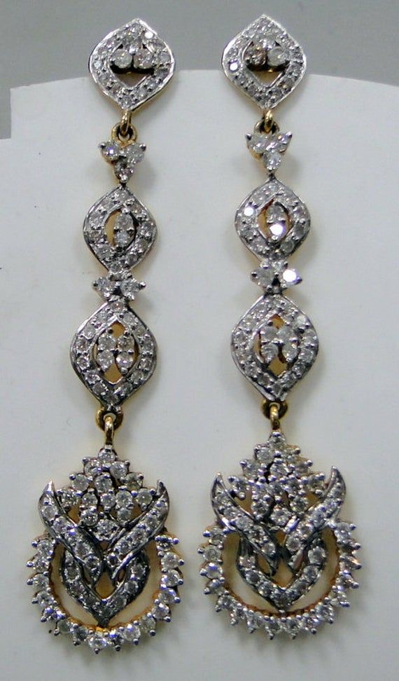 18 CT SOLID GOLD GENUINE DIAMOND SET long chandeliers earrings BEAUTIFULLY MADE DESIGNER PAIR . 14 CT GOLD WEIGHT-10.400 GMS DIAMOND WEIGHT-4.5 CT, SIZE-6.5/1.5 CM, DIAMOND DETAIL-CENTER CLEAN, BELGIUM CUT, WHITE-GH, PURITY-VS Luxury Gold Diamond Chandelier Earrings, Luxury Hallmarked Drop Earrings, Gold Diamond Chandelier Earrings, Formal Yellow Gold Chandelier Earrings With Diamond Accents, Classic Chandelier Dangle Earrings With 17 Jewels, Exquisite Diamond Chandelier Earrings In Gold, Diamond Chandelier Earrings In Yellow Gold For Wedding, Dazzling Gold Diamond Chandelier Earrings, Gold Diamond Linear Earrings For Anniversary