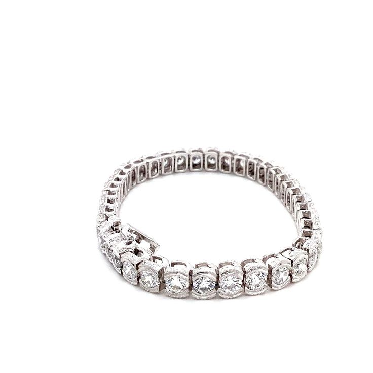 "Indulge in luxury with our exquisite Diamond Bracelet crafted in 14K White Gold." Metal: 14K White  Gold  Diamond: Natural  Gemstone: Natural Diamond (VS.) Diamond Color: F 39 Diamond Weight: 11.85 CT   Length: 7 inches  Made in USA *𝐑𝐞𝐭𝐮𝐫𝐧 𝐏𝐨𝐥𝐢𝐜𝐲 Satisfaction guaranteed,  Exchange within 14 days receipt of purchase. *𝐒𝐡𝐢𝐩𝐩𝐢𝐧𝐠 If you can put your selection in your cart, it's in stock and will ship within 24 hours  Free shipping in the US Flat rate International order. All pi Vs Diamond, Bracelet Crafts, Diamond Color, White Gold Diamonds, Colored Diamonds, Natural Diamonds, Diamond Bracelet, Gold Diamond, Gold Metal