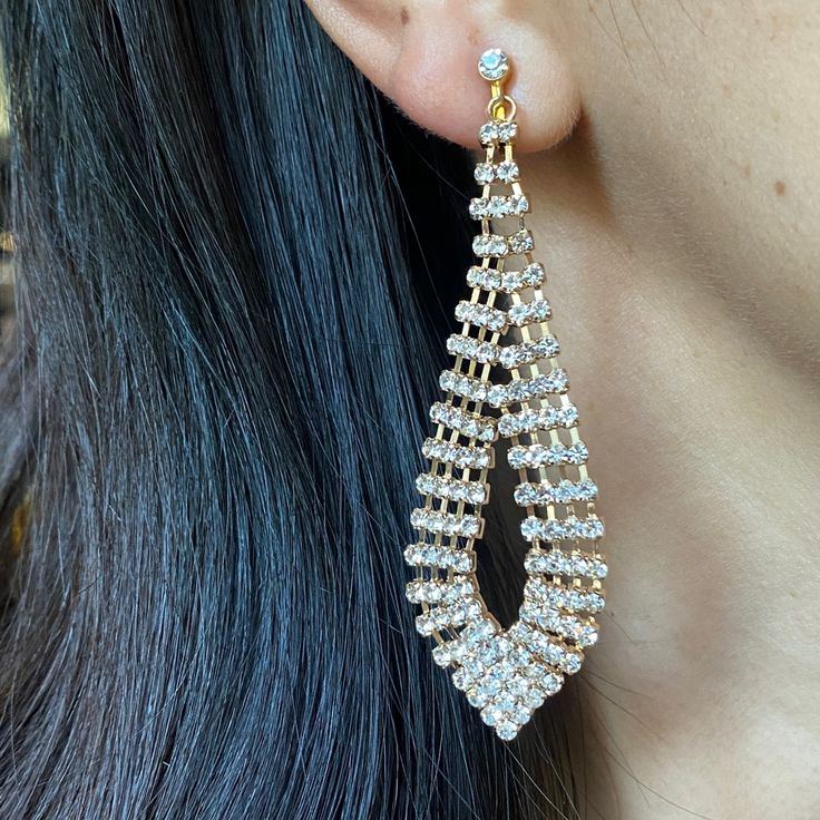 Gemstone: 5a Cubic Zirconia Materials: 18k Gold/White Gold Plated Brass Size: 7.7cm X 2.4cm(3.03” X 0.94”), 9.5g Color: Gold Delivery: Ready To Ship In Same Day Or Next Business Day. White Long Drop Teardrop Earrings For Party, Diamond White Dangle Crystal Earrings For Party, Cubic Zirconia Crystal Earrings For Celebration, Dangle Crystal Earrings With Bling For Anniversary, White Crystal Long Drop Earrings, Glamorous White Dangle Teardrop Earrings, Diamond White Dangle Teardrop Earrings, Diamond Teardrop Chandelier Earrings For Parties, Diamond White Dangle Earrings For Party