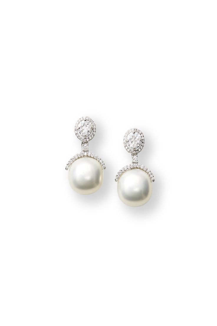 Color_Ivory/Silver Diamond And Pearl Earrings, Understated Glamour, Dazzling Earrings, Teri Jon, Everyday Chic, Elegant Bracelet, Diamond Settings, Simple Bags, Wedding Book