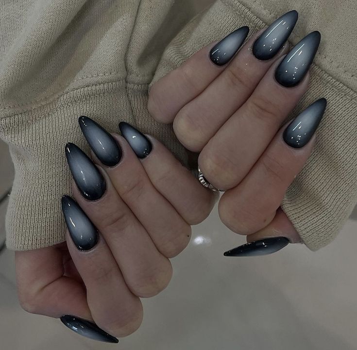 Aura Nails Black, Grey And Black Nails, Dark Aura Nails, Black Aura Nails, Acrylic Nails Fall, Fall Press On Nails, Nails Aura, Black Chrome Nails, Black Aura