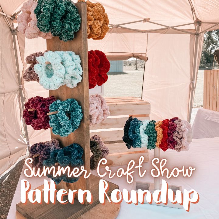 a wooden stand with crochet flowers on it and the words summer craft show pattern roundup