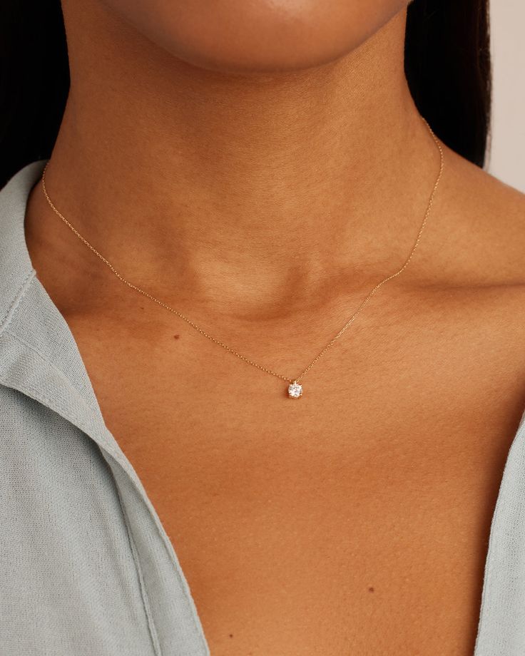 Diamond Solitaire 4 mm Necklace Diamond Necklace Simple, Earrings Stacking, Gold Necklace Simple, Simple Diamonds, Diamond Solitaire Necklace, Dainty Gold Necklace, Solitaire Necklaces, Everyday Necklace, Mix Style