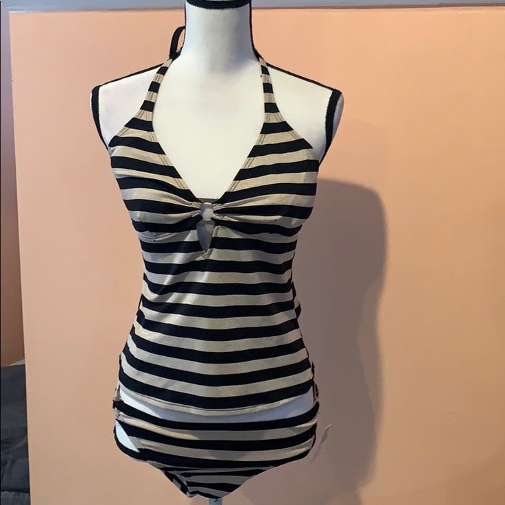 Tankin By Apt 9 - Top Nwot And Bottoms Nwt. Both Pieces Size 12. Shimmery Gold. 2000s Tankini, Y2k Bathing Suit, Bohemian Bathing Suit, Tankini Aesthetic, Swimming Outfits, Swimsuit Tankini, Black And White Swimsuit, Floral One Piece Swimsuit, Black One Piece Swimsuit