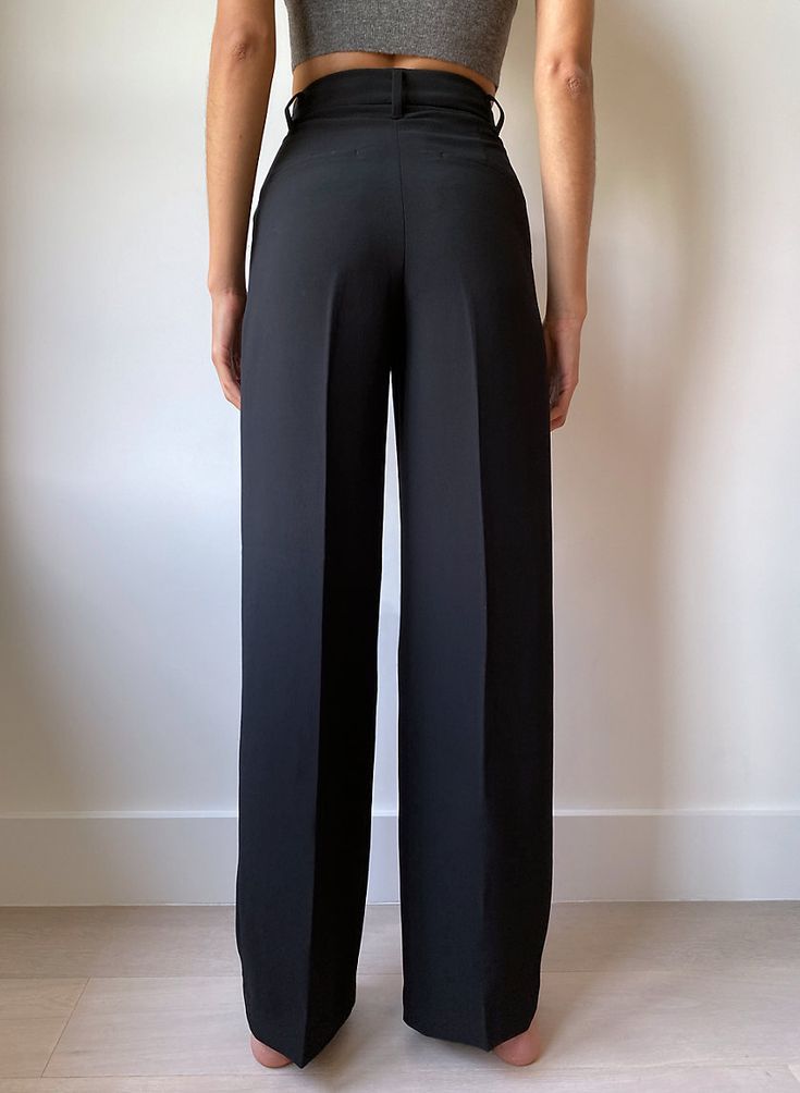 Sicily Cardigan Effortless Pant, Japanese Crepe, Sweater Aritzia, Crepe Trousers, Pants Outfit Fall, Aritzia Pants, Perfect Pant, Trouser Style, Denim Leggings