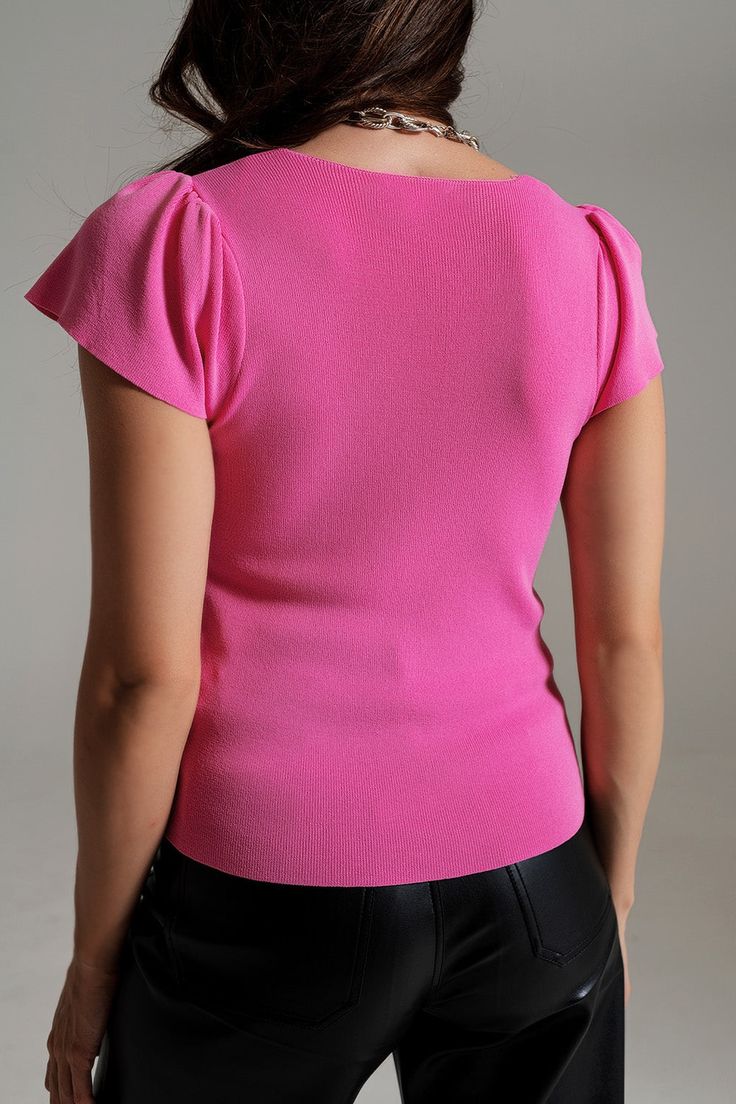 Introducing our Square Neck Puff Sleeve Sweater in a charming shade of pink – a versatile addition to your wardrobe that effortlessly blends sophistication with comfort. This sweater is designed to elevate your daily style with its unique square neckline and elegant puff sleeves.  The square neckline adds a touch of modern elegance to this sweater, making it a standout piece for various occasions. The short puff sleeves provide a subtle yet stylish detail, creating a balanced look that's both ch Jersey Rosa, Romantic Tops, Metallic Jeans, Puff Sleeve Sweater, Pink Tee, Ruffle Shorts, Daily Style, Sweater Making, Square Necklines