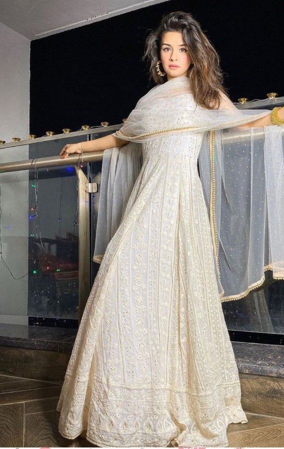 Gown Dress Indian, Wedding Wear Women, Dress With Dupatta, Embroidery Anarkali, Gowns Dresses Indian, Georgette Kaftan, Chikankari Anarkali, Outfits Primavera, Kaftan Gown